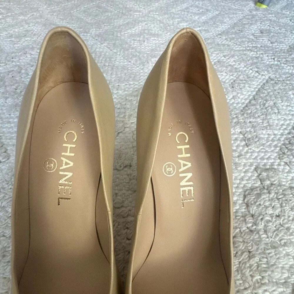 Chanel Beige Leather Heels size 37 new